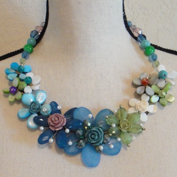 Floral Necklace - Picture 5 of 5